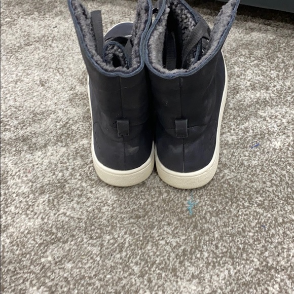 Ugg shoes - Picture 3 of 5
